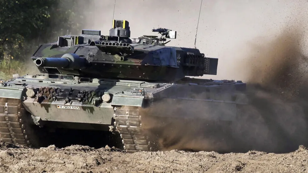 Após meses de hesitação, Alemanha decide enviar tanques à Ucrânia