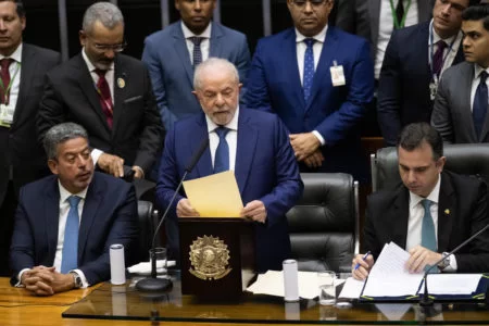 Empossado, Lula diz que “democracia venceu”; leia íntegra do discurso no Congresso