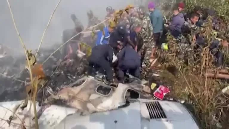 Queda de avião deixa ao menos 64 mortos no Nepal