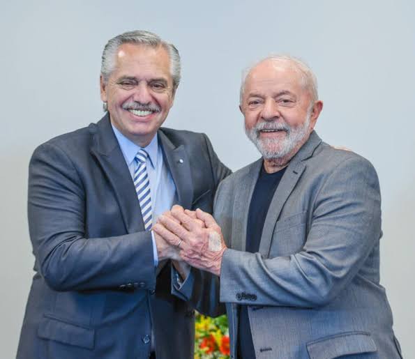 Lula e Fernández defendem moeda comum sul-americana em artigo conjunto