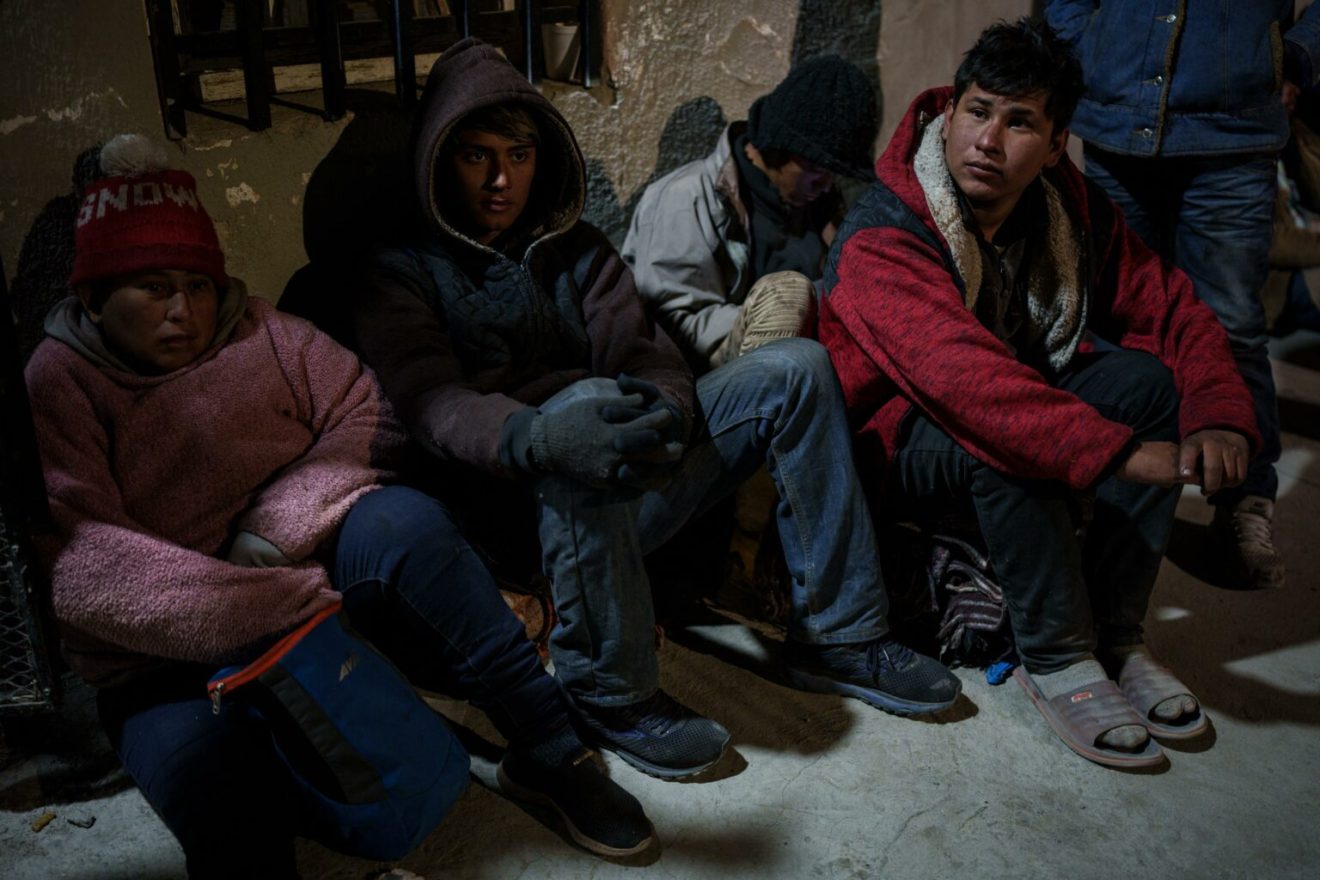 Com abrigos de refugiados lotados, Nova York declara crise humanitária