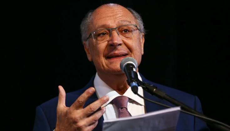 Alckmin toma posse como ministro da Indústria e Comércio