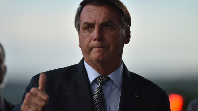 Bolsonaro diz que volta ao Brasil em março para ser ＂líder da direita＂