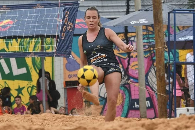 Celina Leão vence jogo demonstrativo no Campeonato Brasiliense de Futevôlei