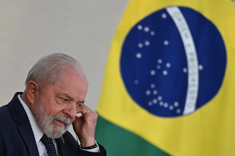 Sem nova data: com pneumonia, Lula adia viagem à China