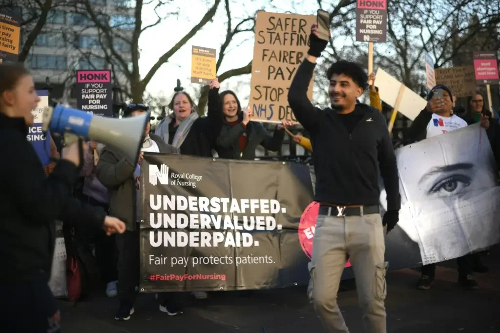 Reino Unido tem dia de greve para exigir aumento de salários