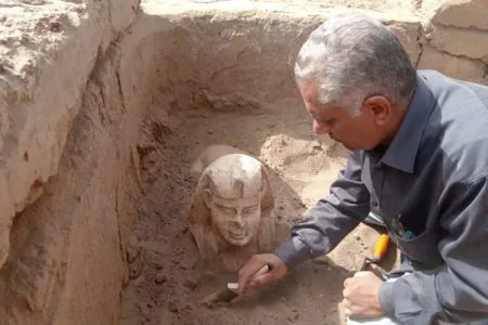 Egito descobre esfinge “sorridente” de possível imperador romano
