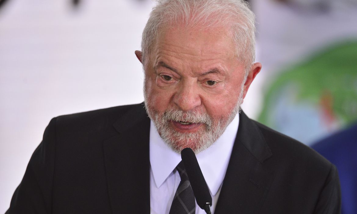 Lula remarca viagem para a China para 11 de abril