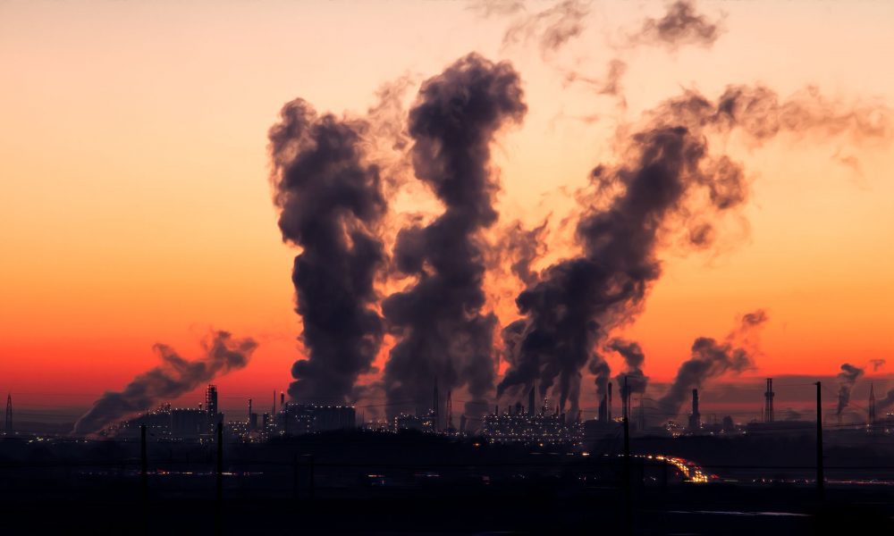Excesso de ozônio na atmosfera aumenta riscos de problemas cardíacos, diz estudo