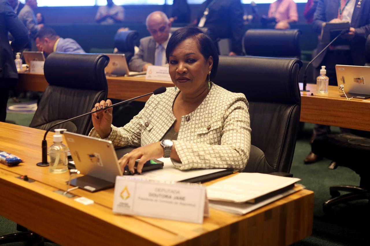 05d90c82-0691-435f-9b2d-352dc7d20d02