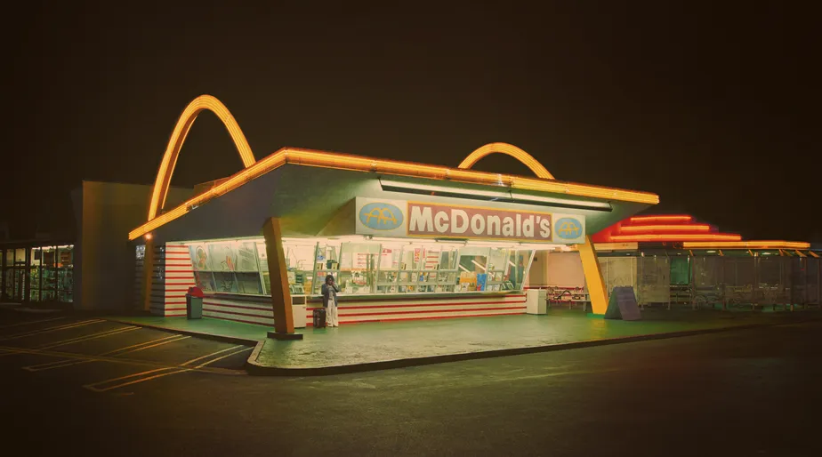 Conheça o McDonald's mais antigo do mundo, que segue com fachada dos anos 1950