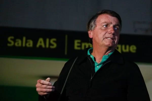 Bolsonaro admite à PF que recebeu Do Val sabendo que falariam sobre Moraes