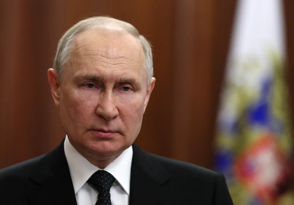 Putin ameaça lançar mais bombas de fragmentação se Ucrânia usar armamento enviado pelos EUA
