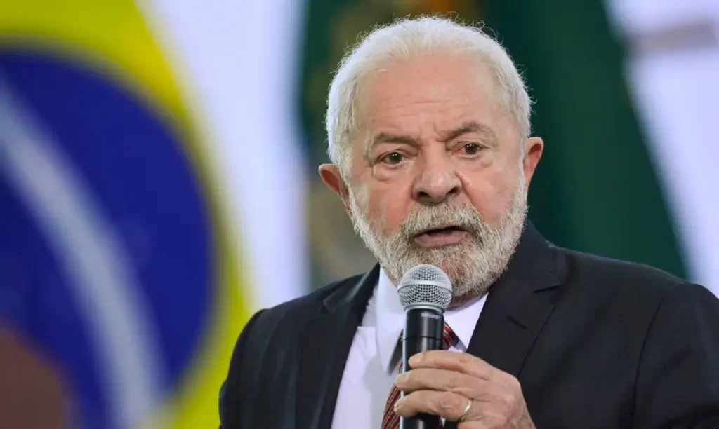 Lula suspende agenda, faz nova infiltração e ensaia rotina fora do Planalto para cirurgia