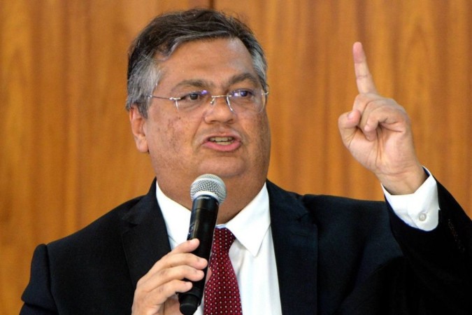Flávio Dino determina que a PF investigue discurso de Eduardo Bolsonaro