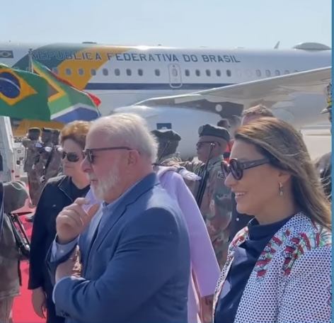 Lula chega à África do Sul para 15ª Cúpula do Brics