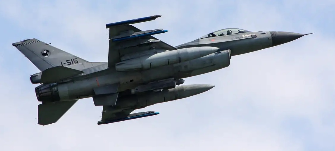 Estados Unidos aprovarão envio de caças F-16 à Ucrânia
