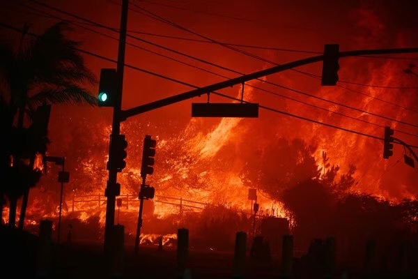 Chamas rápidas e mortais: entenda as causas de incêndio histórico em Los Angeles