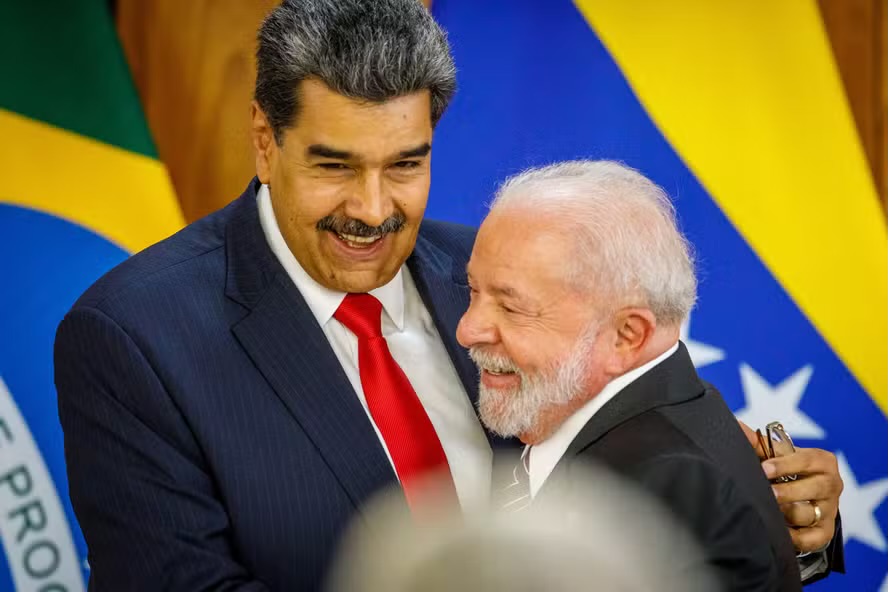 Assim como MST, comitiva do PT vai à posse de Maduro na Venezuela; saiba quem o partido enviou